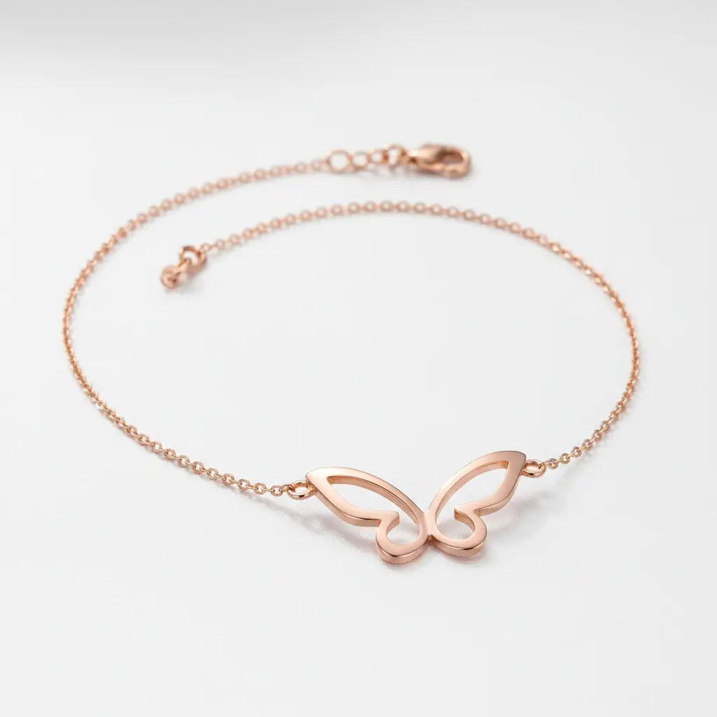 Collier papillon en argent sterling 925 avec finition or rose sur fond blanc